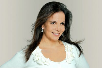 Sula Miranda volta aos palcos  ao estilo tradicional